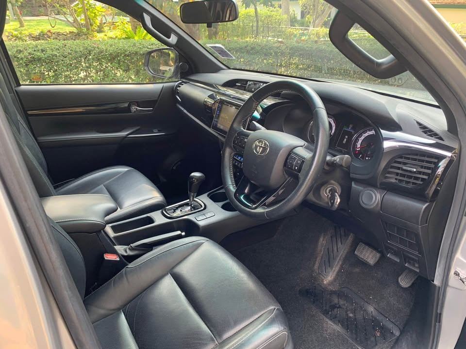 Car image 5